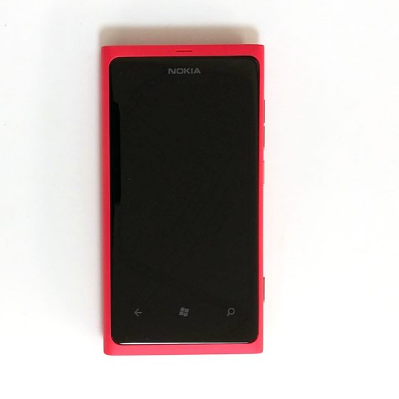Nokia Lumia 800 Megenta (7)